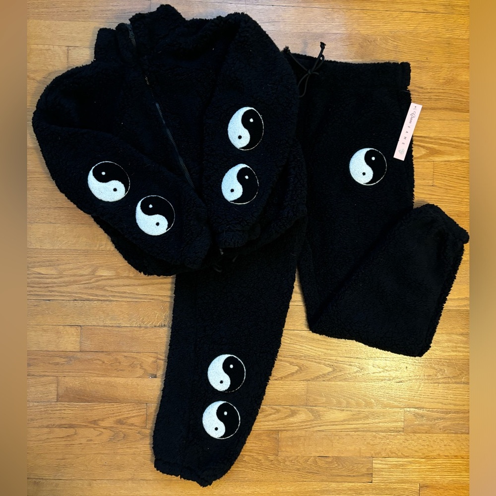 Black Yin Yang Fleece Set